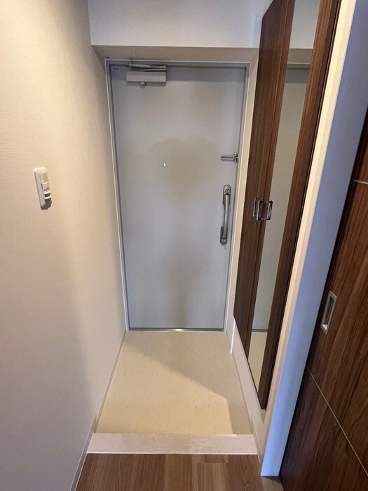 物件内観写真13　(玄関)