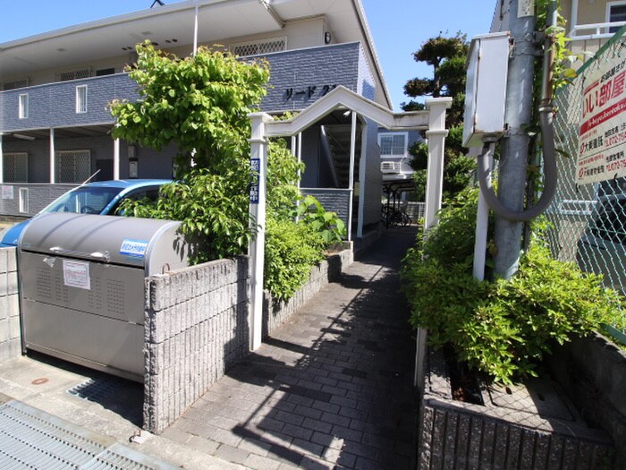 物件外観写真2　(エントランス部分)