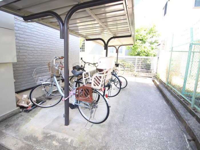 物件外観写真3　(駐輪場)