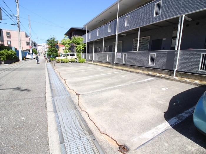 物件外観写真4　(駐車場)