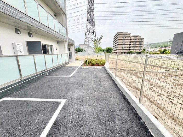 物件外観写真4　(駐車場)