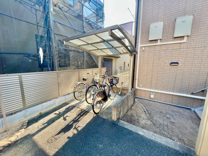 物件外観写真5　(駐輪場)