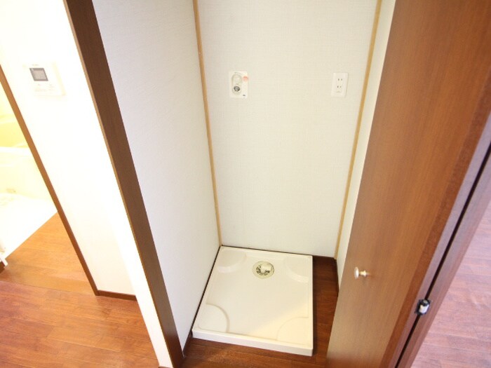 物件内観写真12　(洗濯機置場)