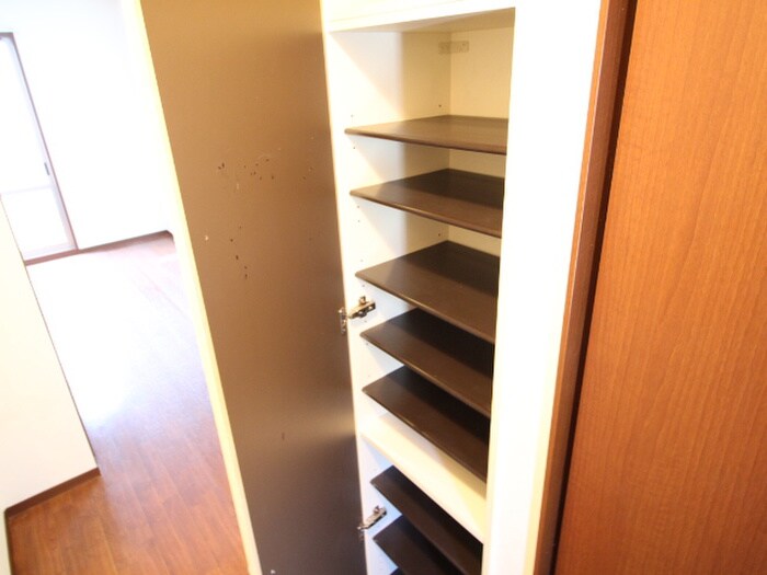 物件内観写真13　(靴箱)