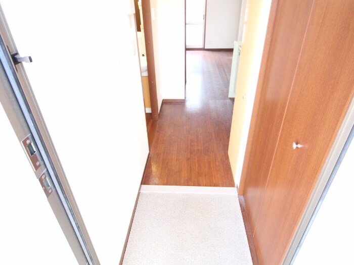 物件内観写真16　(玄関)