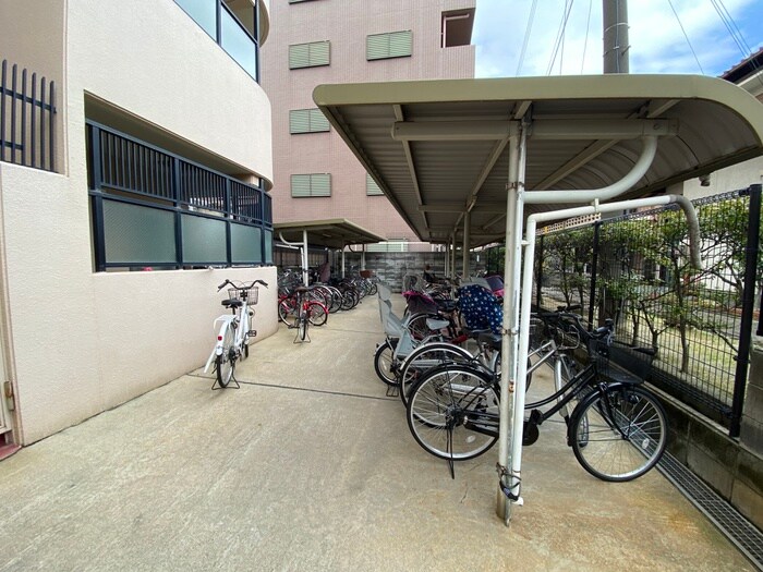物件外観写真3　(駐輪場)