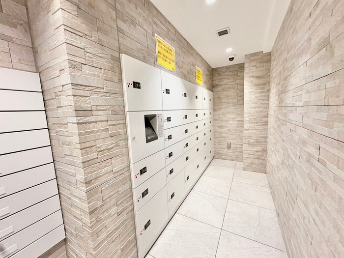 物件外観写真4　(エントランス部分)