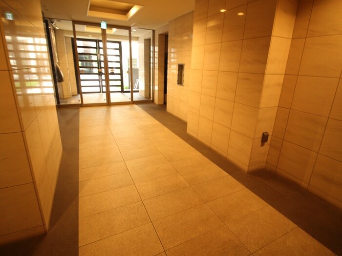 物件外観写真5　(エントランス部分)