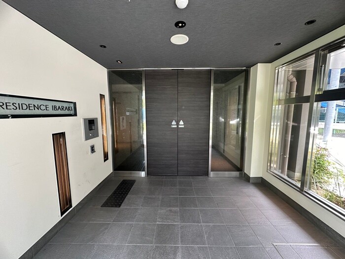 物件外観写真3　(エントランス部分)