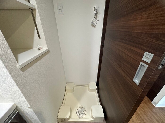 物件内観写真10　(洗濯機置場)