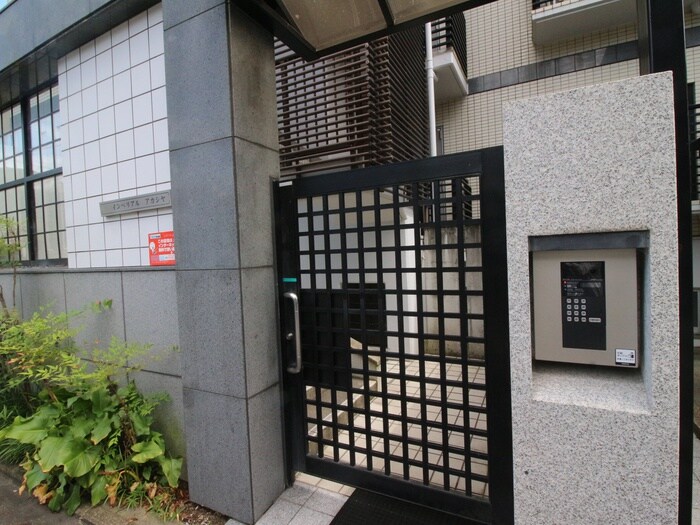 物件外観写真5　(エントランス部分)