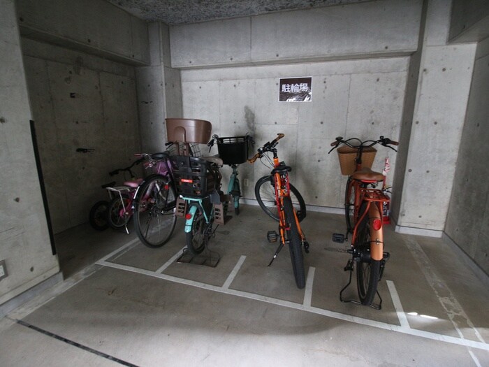 物件外観写真6　(駐輪場)