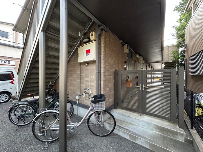 物件外観写真4　(エントランス部分)