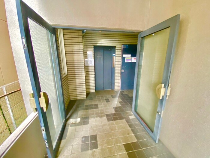 物件外観写真4　(エントランス部分)