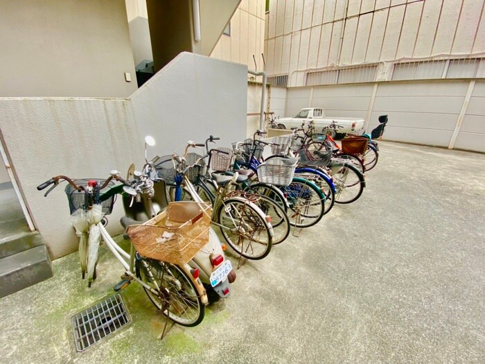物件外観写真5　(駐輪場)