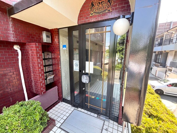 物件外観写真3　(エントランス部分)