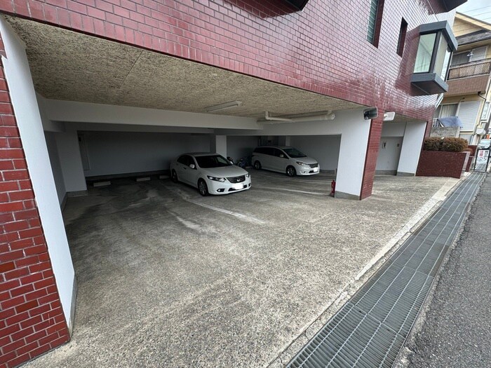 物件外観写真6　(駐車場)