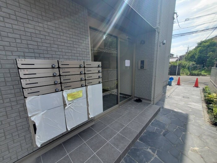 物件外観写真4　(エントランス部分)