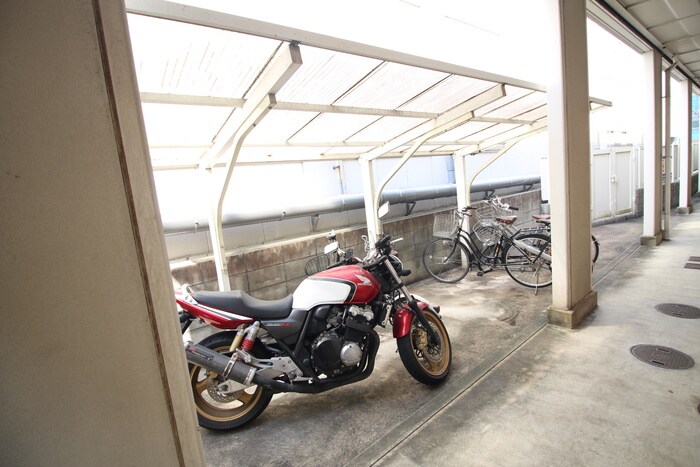 物件外観写真3　(駐輪場)
