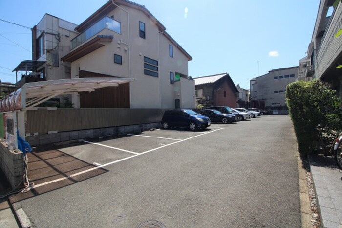 物件外観写真5　(駐車場)