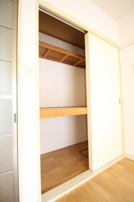 物件内観写真12　(収納)