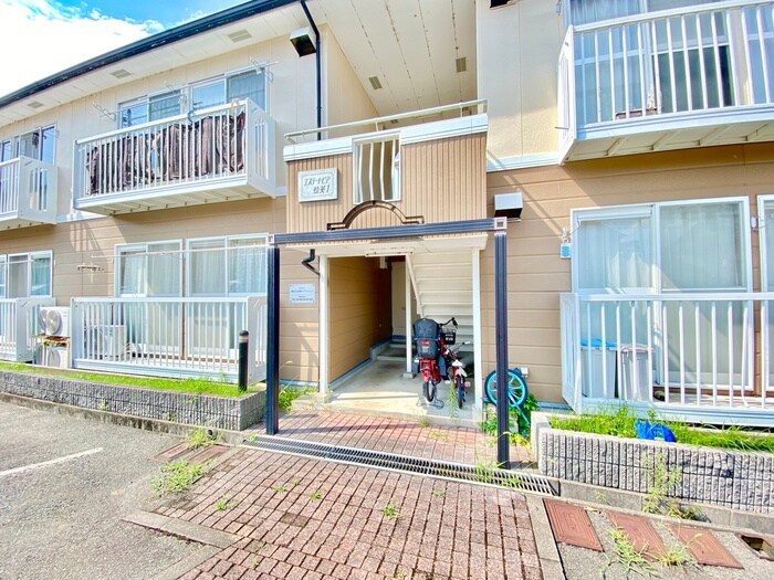 物件外観写真3　(エントランス部分)