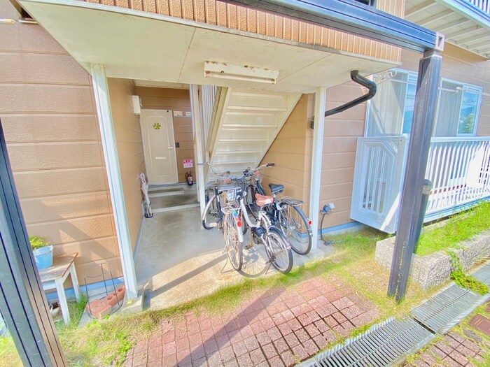 物件外観写真4　(駐輪場)