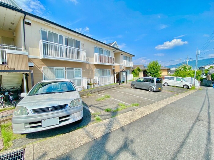 物件外観写真5　(駐車場)