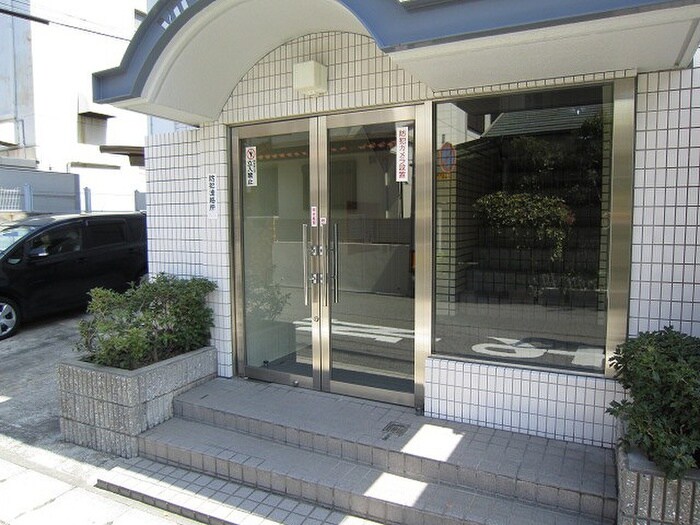 物件外観写真2　(エントランス部分)