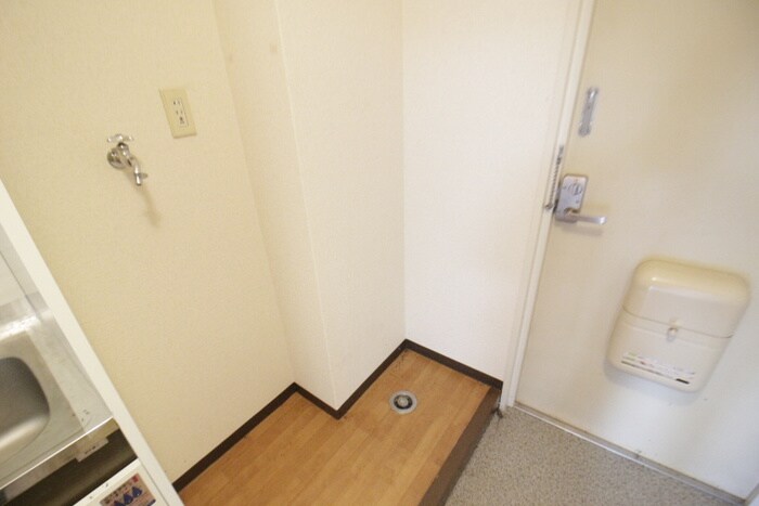 物件内観写真13　(洗濯機置場)