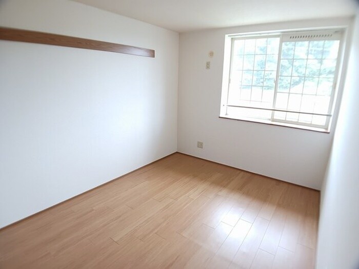 物件内観写真3　(居室)