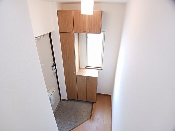 物件内観写真10　(玄関)