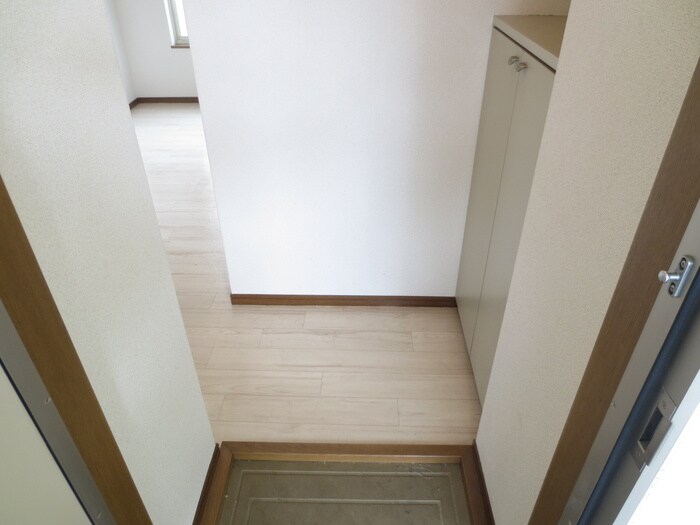 物件内観写真7　(玄関)