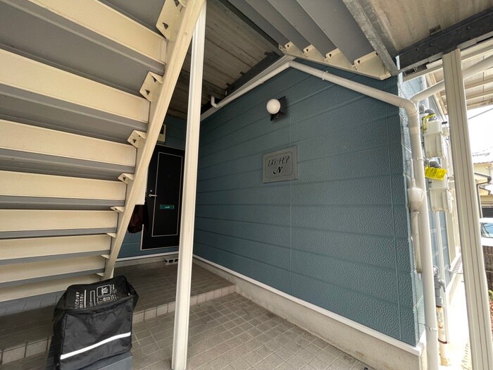 物件外観写真3　(エントランス部分)