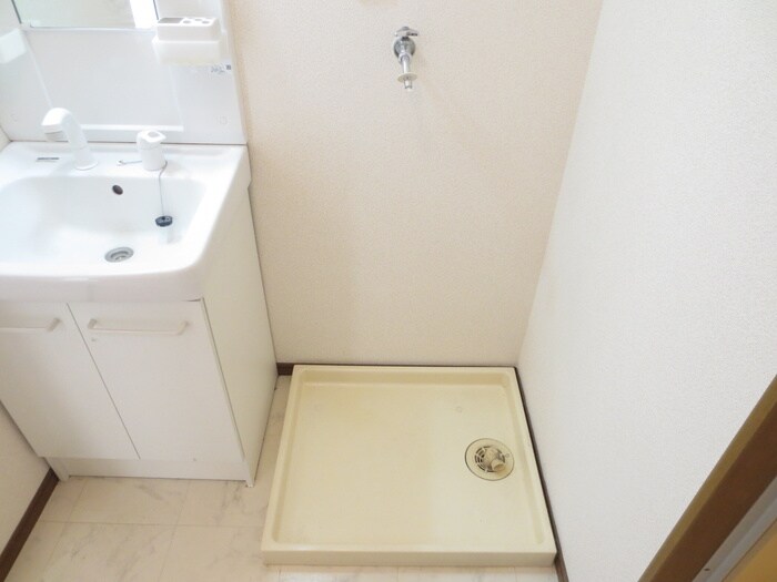 物件内観写真14　(洗濯機置場)