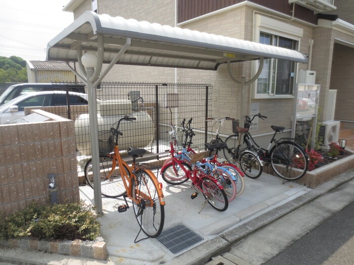 物件外観写真3　(駐輪場)