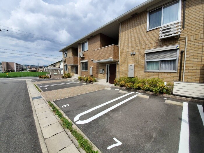 物件外観写真5　(駐車場)