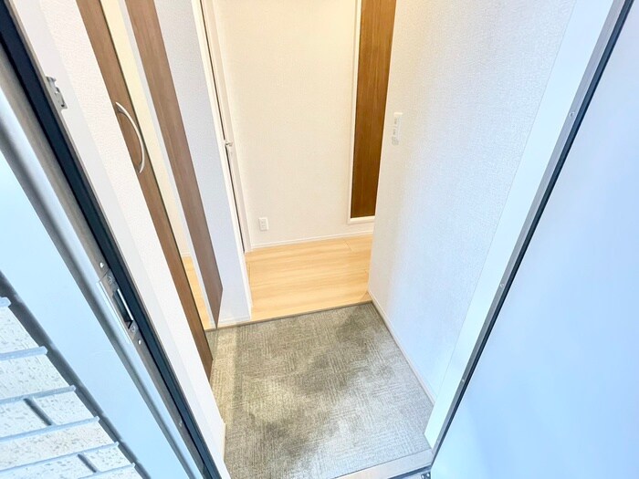 物件内観写真18　(玄関)