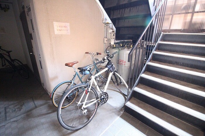 物件外観写真4　(駐輪場)