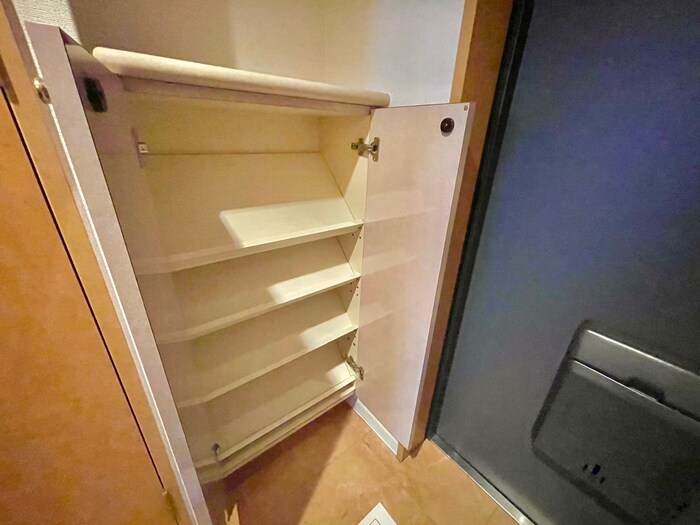 物件内観写真8　(靴箱)