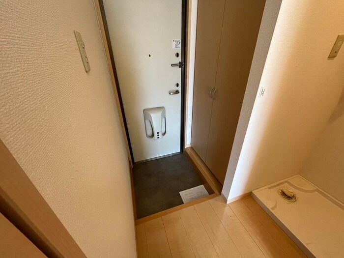 物件内観写真16　(玄関)