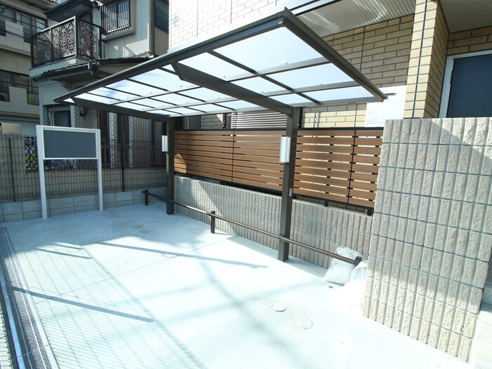 物件外観写真4　(駐輪場)