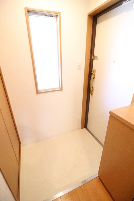 物件内観写真13　(玄関)