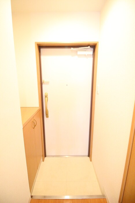 物件内観写真16　(玄関)
