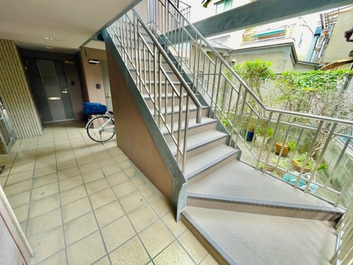 物件外観写真5　(エントランス部分)