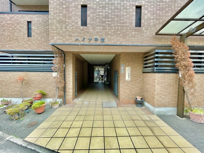 物件外観写真6　(エントランス部分)