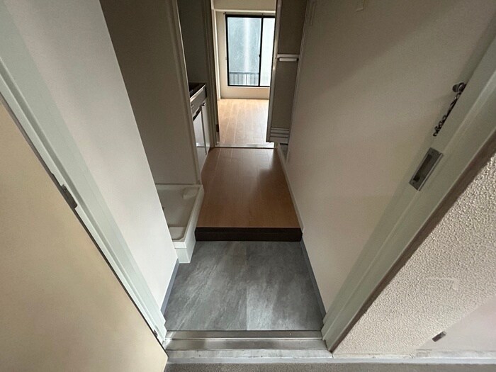 物件内観写真3　(廊下)