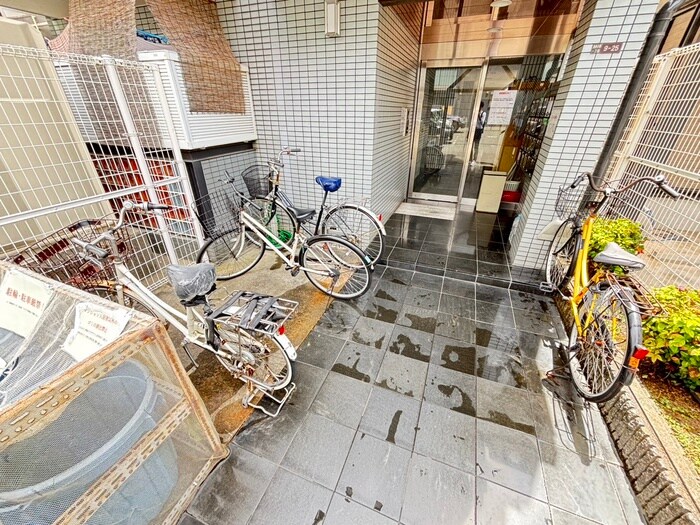 物件外観写真4　(駐輪場)