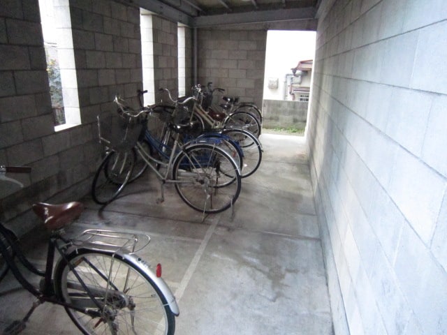 物件外観写真2　(駐輪場)