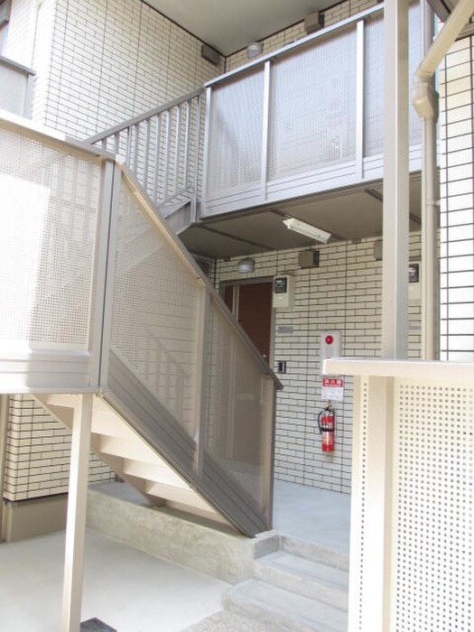 物件外観写真3　(エントランス部分)